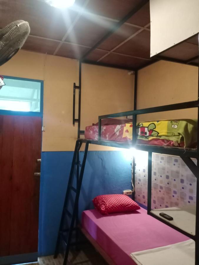 Salty Dog Hostel Telukdalem Экстерьер фото
